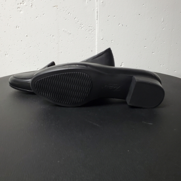 Trotters Women's Black Leather Loafers NWOT Sz 6.5 - Picture 11 of 11